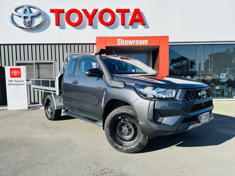 2025 Toyota Hilux SR 2.8DT Automatic 4WD Extra... image 1