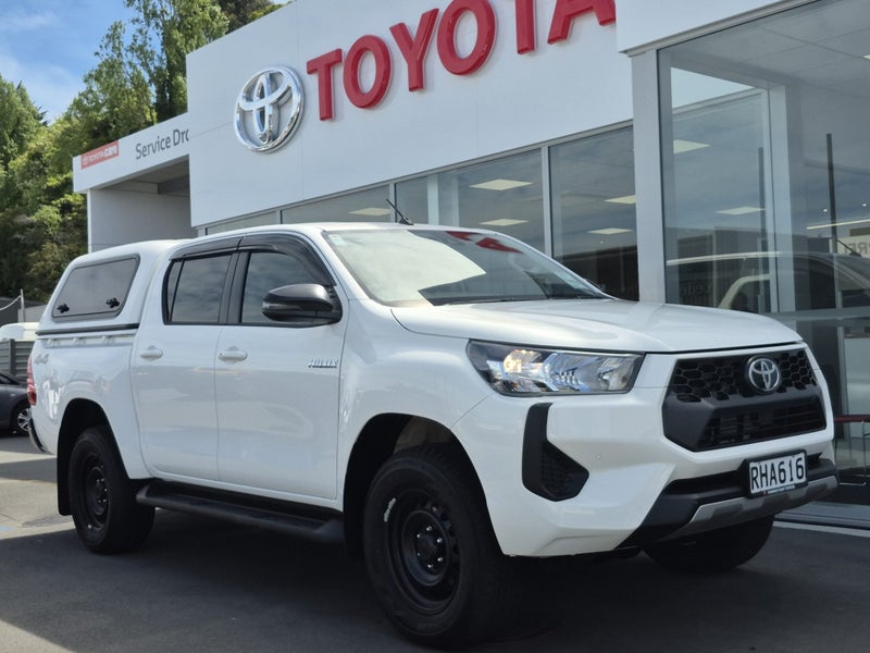 2025 Toyota Hilux SR 2.8DT Hybrid 6AT 4WD image 1