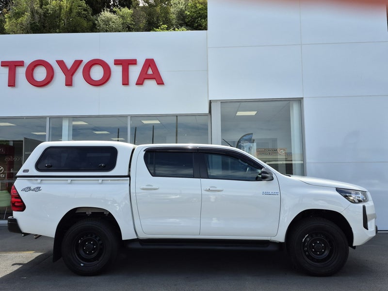 2025 Toyota Hilux SR 2.8DT Hybrid 6AT 4WD image 2