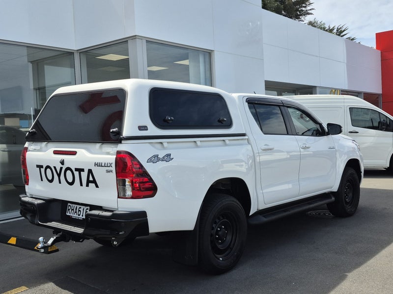 2025 Toyota Hilux SR 2.8DT Hybrid 6AT 4WD image 3