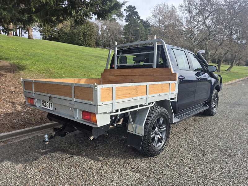 2025 Toyota Hilux SR 2.8DT Hybrid 6AT 4WD DCC/4... image 4