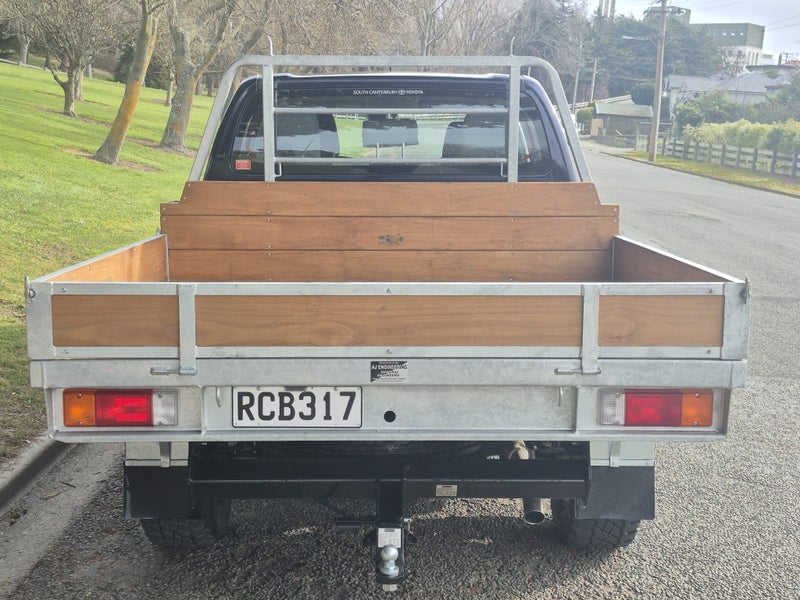 2025 Toyota Hilux SR 2.8DT Hybrid 6AT 4WD DCC/4... image 5