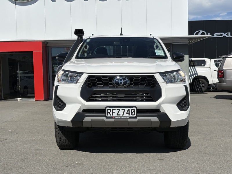2025 Toyota Hilux SR 2.8DT Hybrid 6AT 4WD DCC/4... image 2