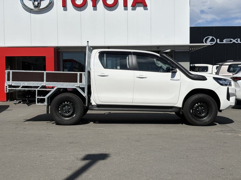 2025 Toyota Hilux SR 2.8DT Hybrid 6AT 4WD DCC/4... image 3