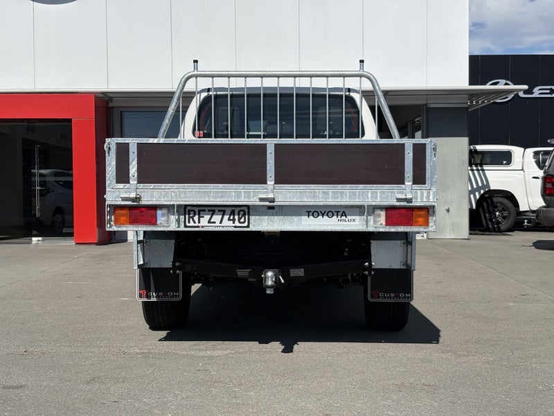 2025 Toyota Hilux SR 2.8DT Hybrid 6AT 4WD DCC/4... image 4