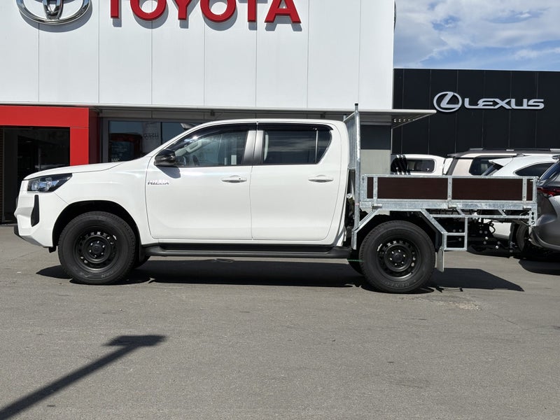 2025 Toyota Hilux SR 2.8DT Hybrid 6AT 4WD DCC/4... image 5