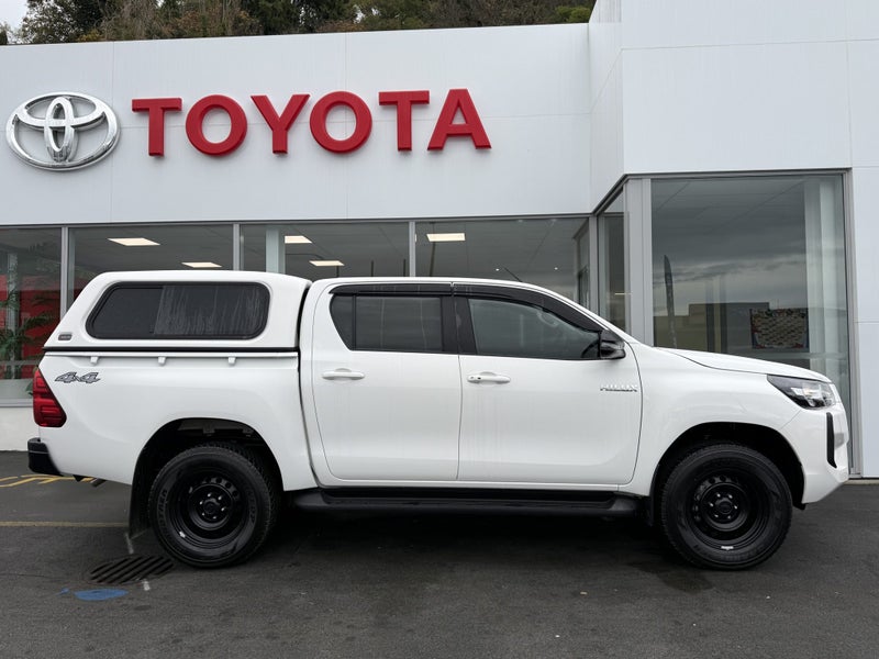 2025 Toyota Hilux SR 2.8DT Hybrid 6AT 4WD DCW/4... image 2