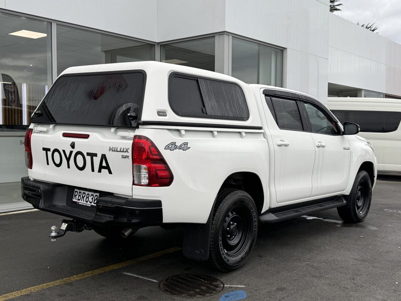 2025 Toyota Hilux SR 2.8DT Hybrid 6AT 4WD DCW/4... image 3