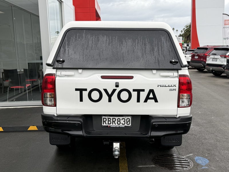 2025 Toyota Hilux SR 2.8DT Hybrid 6AT 4WD DCW/4... image 4