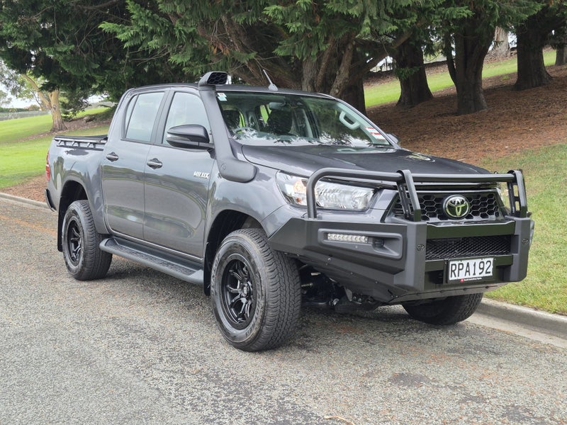 2025 Toyota Hilux SR 2.8DT Hybrid 6AT 4WD DCW/4... image 2