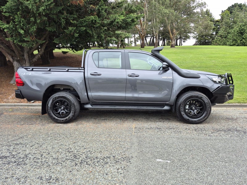 2025 Toyota Hilux SR 2.8DT Hybrid 6AT 4WD DCW/4... image 3