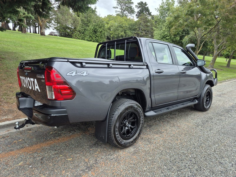 2025 Toyota Hilux SR 2.8DT Hybrid 6AT 4WD DCW/4... image 4