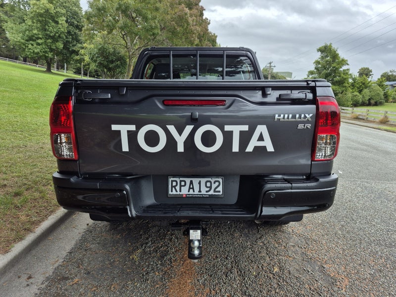 2025 Toyota Hilux SR 2.8DT Hybrid 6AT 4WD DCW/4... image 5
