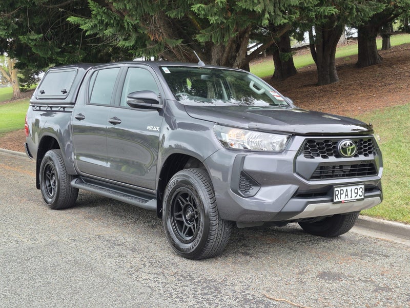 2025 Toyota Hilux SR 2.8DT Hybrid 6AT 4WD DCW/4... image 2