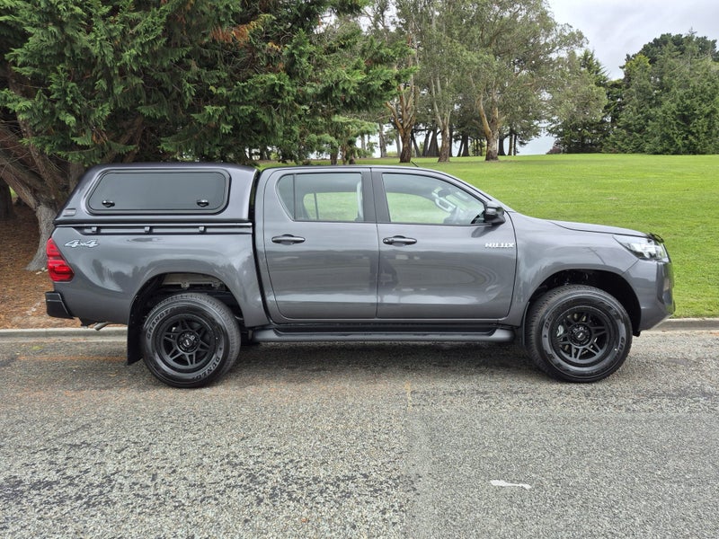 2025 Toyota Hilux SR 2.8DT Hybrid 6AT 4WD DCW/4... image 3