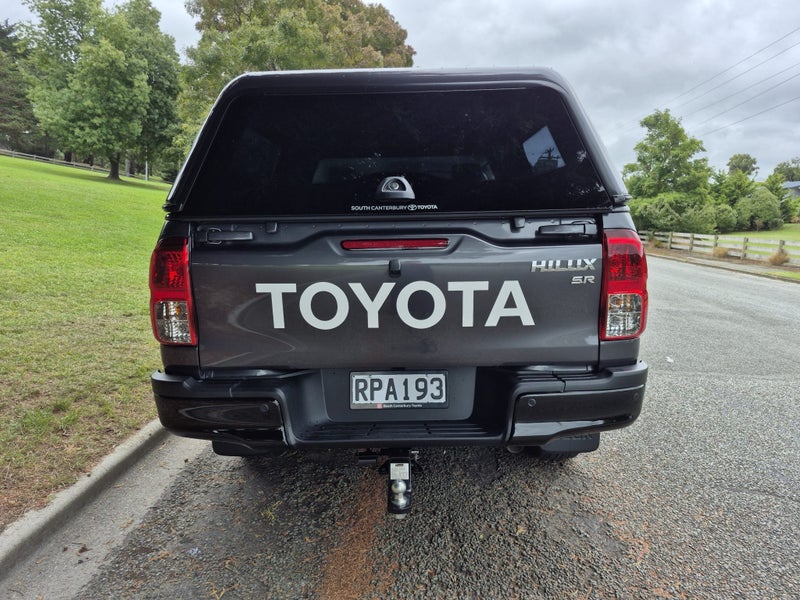 2025 Toyota Hilux SR 2.8DT Hybrid 6AT 4WD DCW/4... image 4
