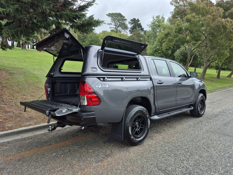 2025 Toyota Hilux SR 2.8DT Hybrid 6AT 4WD DCW/4... image 5