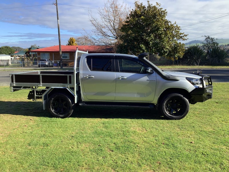 2025 Toyota Hilux SR 2.8DT Hybrid 6AT 4WD Flat... image 4