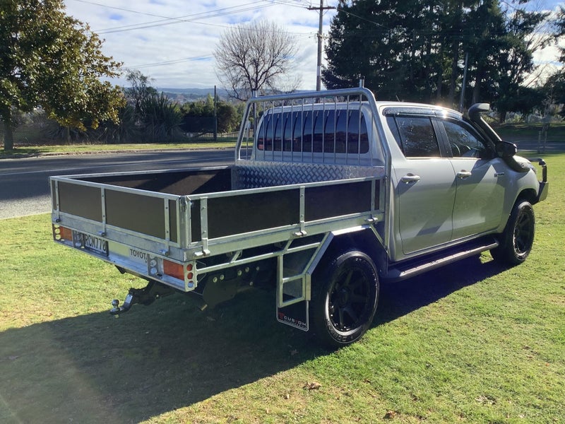 2025 Toyota Hilux SR 2.8DT Hybrid 6AT 4WD Flat... image 5