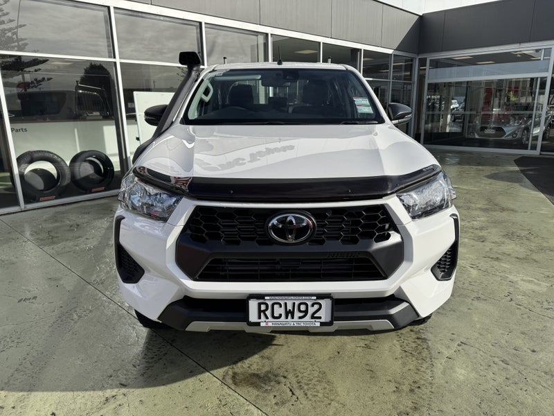 2025 Toyota Hilux SR 2.8DT Hybrid Automatic 4WD... image 2