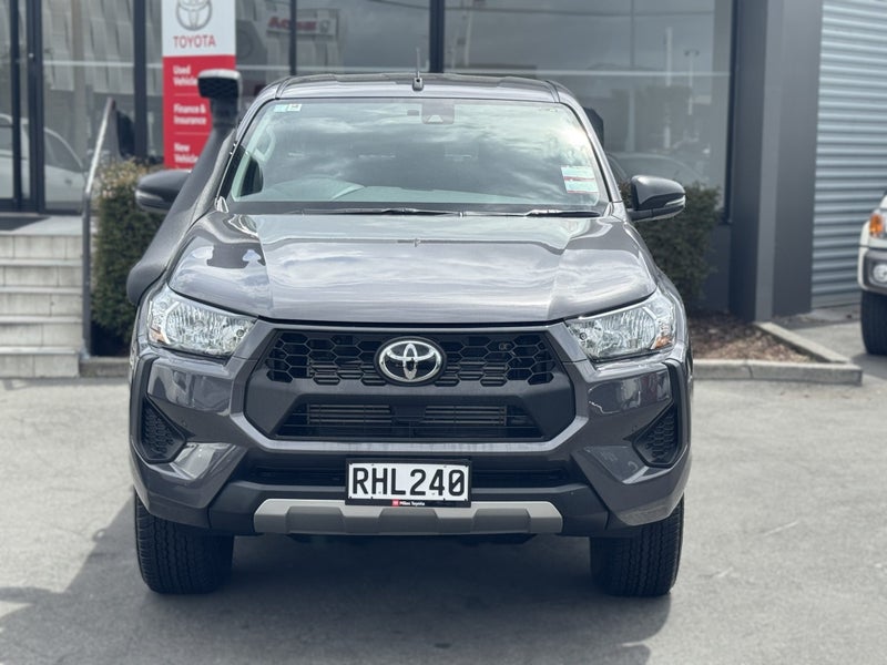 2025 Toyota Hilux SR 2.8L Turbo Diesel Hybrid 4... image 2