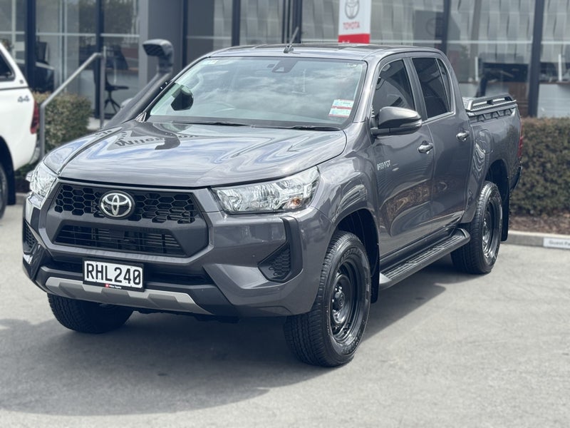 2025 Toyota Hilux SR 2.8L Turbo Diesel Hybrid 4... image 3