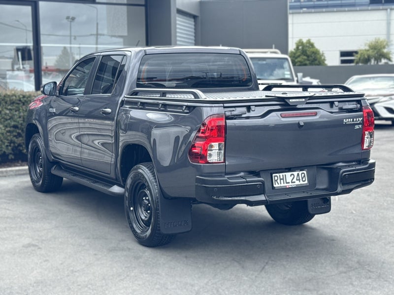 2025 Toyota Hilux SR 2.8L Turbo Diesel Hybrid 4... image 5
