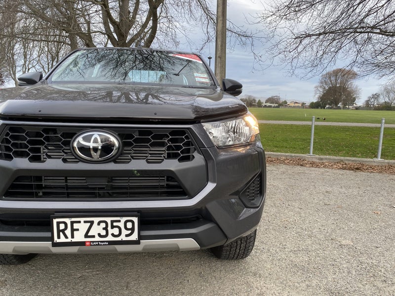 2025 Toyota Hilux SR 2.8L Turbo Diesel Mild Hyb... image 5