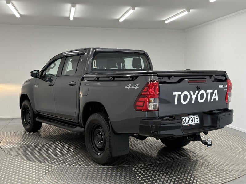 2025 Toyota Hilux SR 2.8TD MHEV 4WD Double Cab image 2