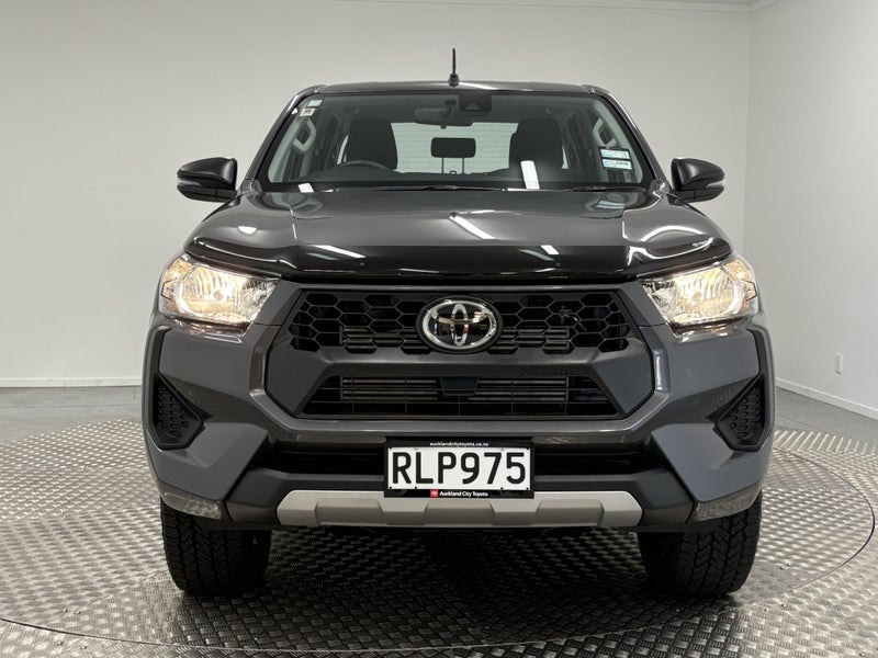2025 Toyota Hilux SR 2.8TD MHEV 4WD Double Cab image 5