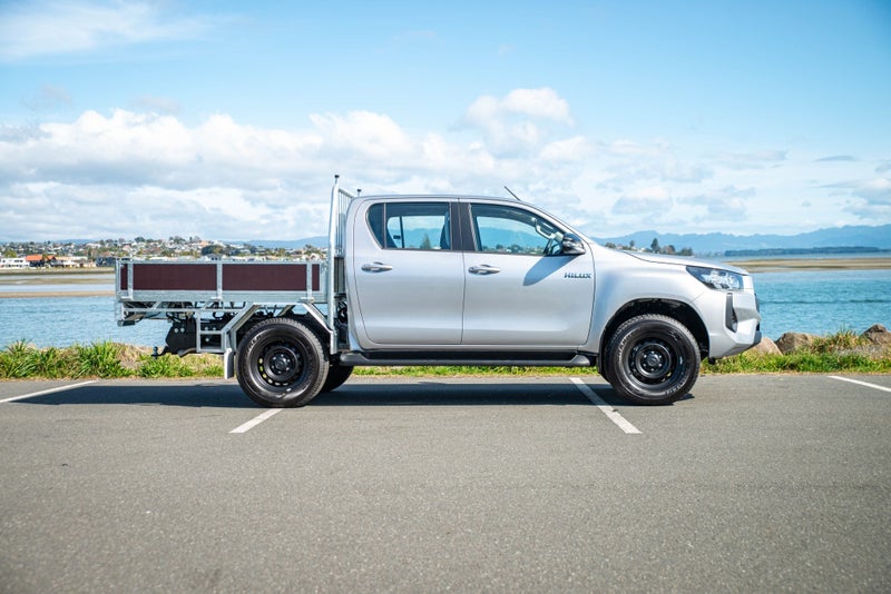 2025 Toyota Hilux SR 2WD With Flat Deck image 3
