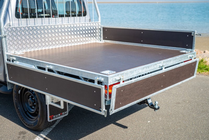 2025 Toyota Hilux SR 2WD With Flat Deck image 5