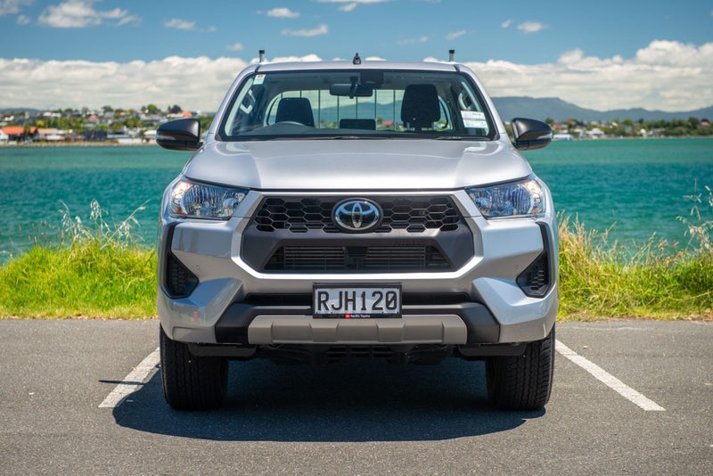 2025 Toyota Hilux SR 2WD with Flat Deck image 2