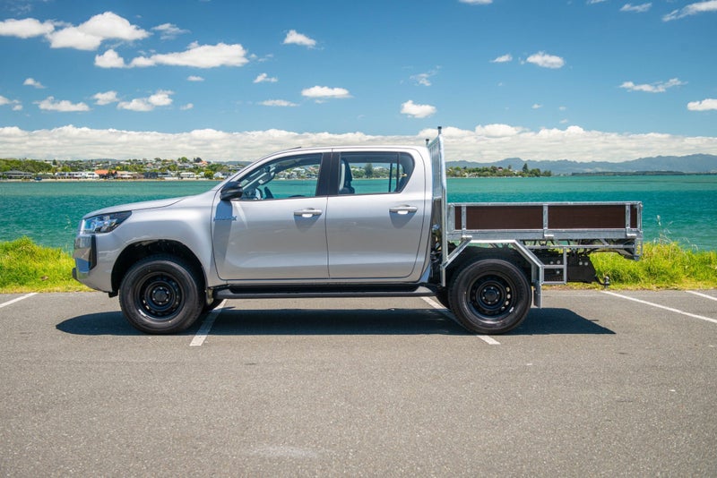 2025 Toyota Hilux SR 2WD with Flat Deck image 5