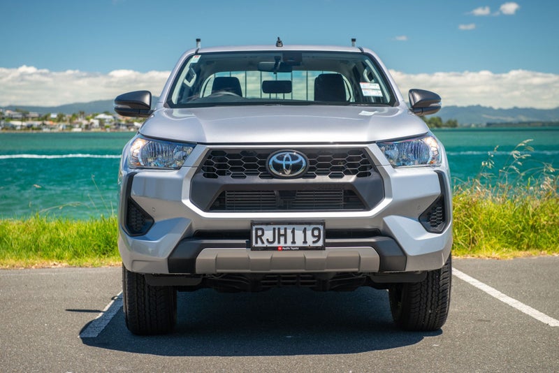 2025 Toyota Hilux SR 2WD with Flat Deck image 2