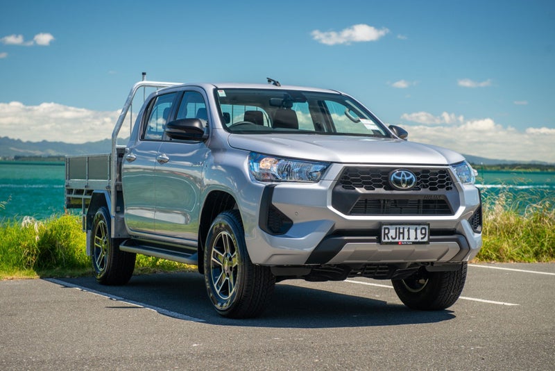 2025 Toyota Hilux SR 2WD with Flat Deck image 4