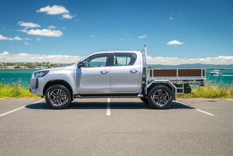 2025 Toyota Hilux SR 2WD with Flat Deck image 5