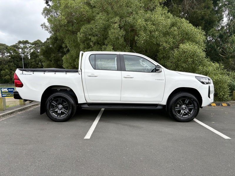 2025 Toyota Hilux SR 4x2 2.8DT 6AT 2WD DCW/4D/5S image 5