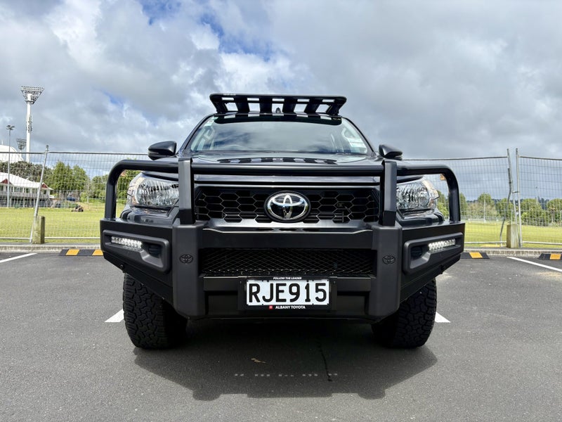 2025 Toyota Hilux SR 4x4 2.8DT HYBRID 6AT Wellside image 2