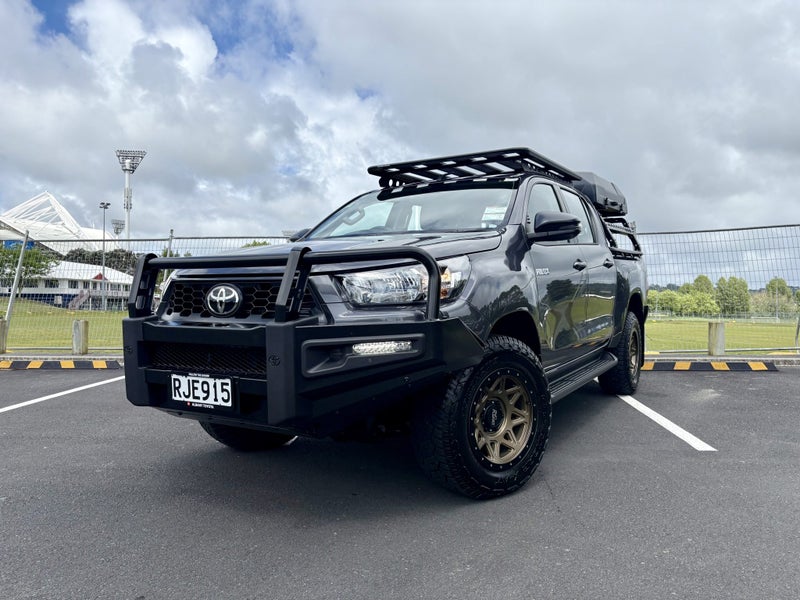 2025 Toyota Hilux SR 4x4 2.8DT HYBRID 6AT Wellside image 3
