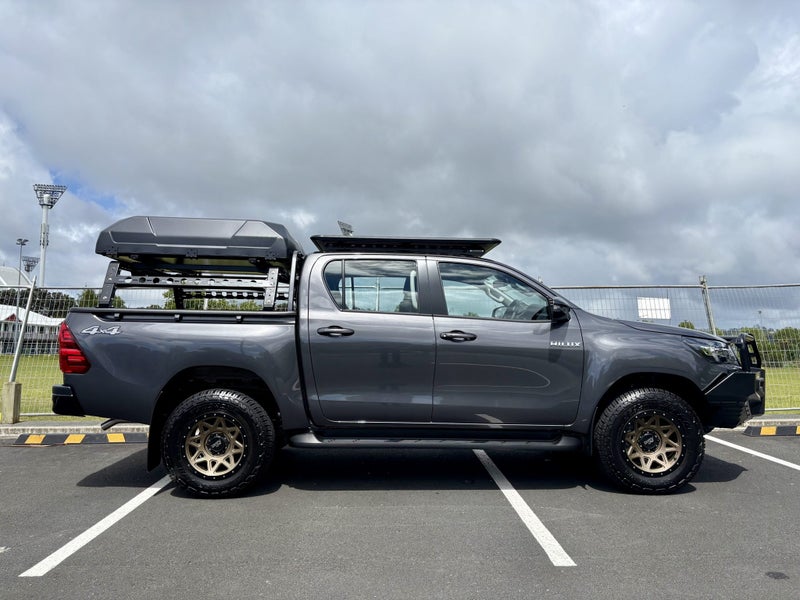 2025 Toyota Hilux SR 4x4 2.8DT HYBRID 6AT Wellside image 5