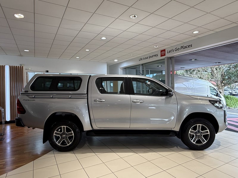 2025 Toyota Hilux SR Double Cab image 3