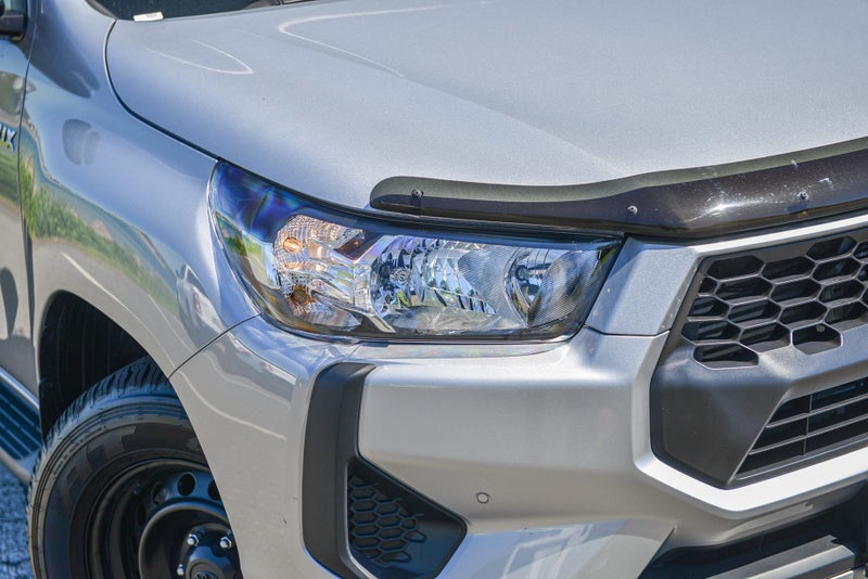 2025 Toyota Hilux SR Hybrid 4WD image 3