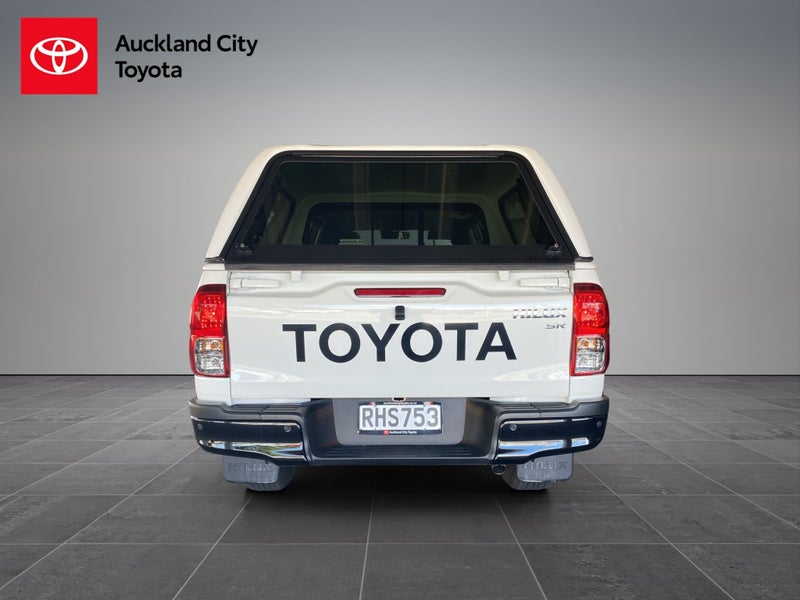 2025 Toyota Hilux Sr Td Dc 2.8Dt image 3