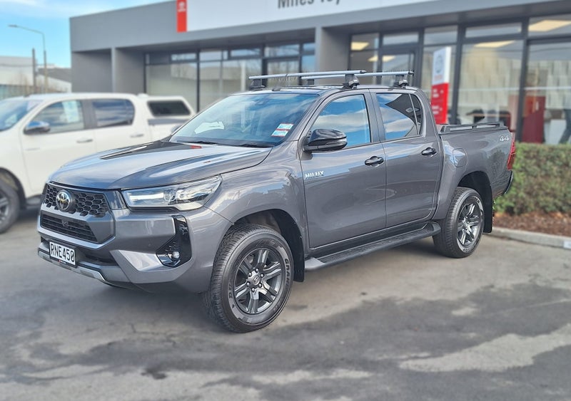 2025 Toyota Hilux SR5 2.8 Diesel Hybrid 6AT 4WD image 3