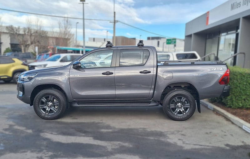 2025 Toyota Hilux SR5 2.8 Diesel Hybrid 6AT 4WD image 4