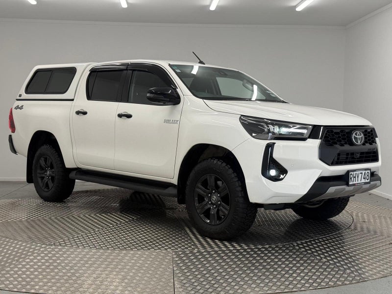 2025 Toyota Hilux SR5 2.8 MHEV 4WD image 1