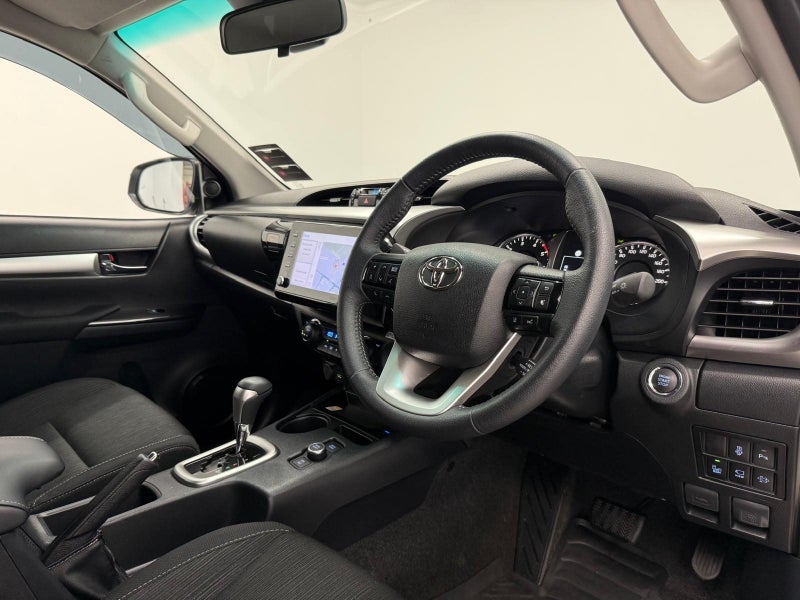 2025 Toyota Hilux SR5 2.8 MHEV 4WD image 5