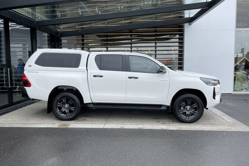 2025 Toyota Hilux SR5 2.8 Turbo Diesel RWD Utility image 5