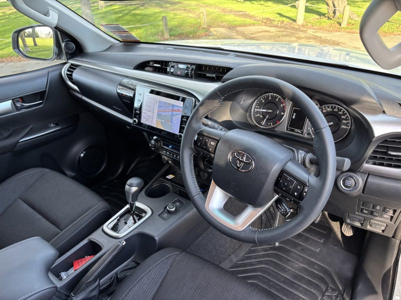 2025 Toyota Hilux SR5 2.8D 4WD Auto Hybrid image 3